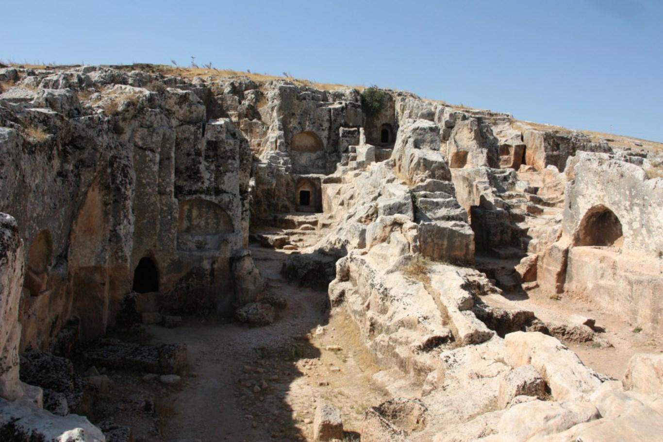 Kayalara oyulan medeniyet: Antik kent Perre